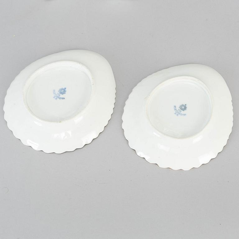 A pair of Russian porcelain cups and saucers, Kuznetsov, circa 1900.