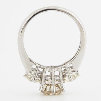 Fancy light yellowish brown round brilliant-cut diamond ring.