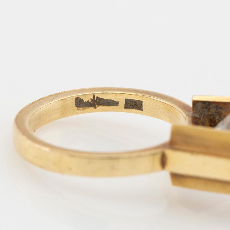 Wiwen Nilsson, Ring 18K gold with a round faceted rock crystal, Lund, 1968.