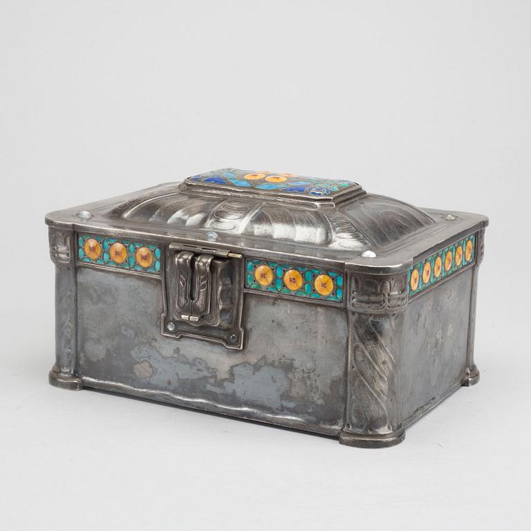 Hugo Lundstedt, a silver and enamel Art Nouveau jewelry casket, Gothenburg 1911.