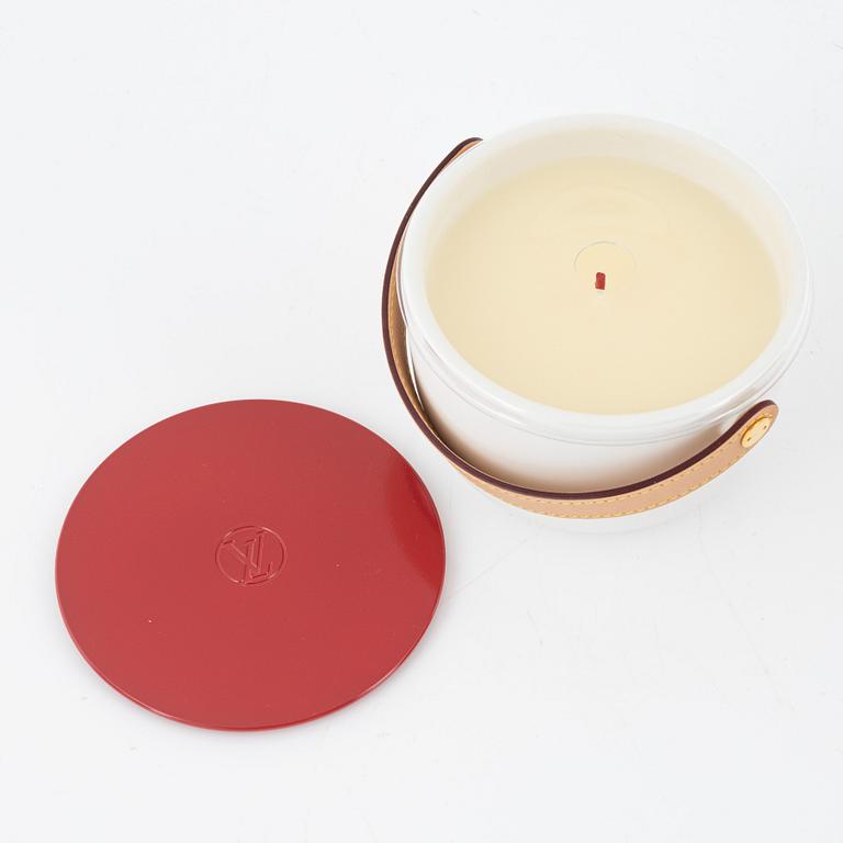 Louis Vuitton, scented candle (Red).