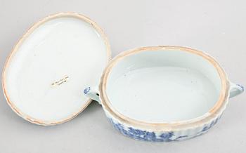 TERRIN MED LOCK, porslin, Kina, kompaniporslin, omkring år 1800.