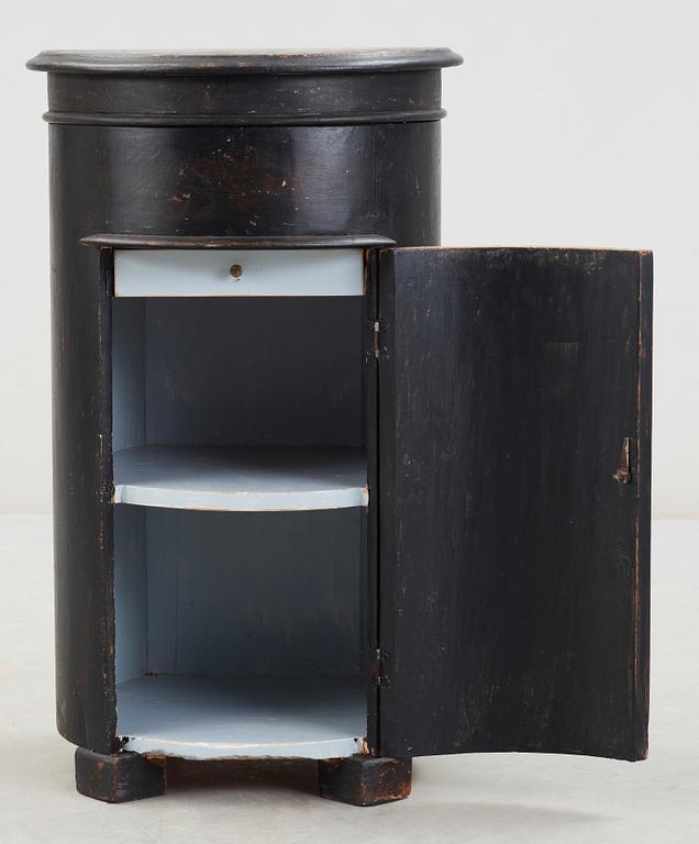 KOMMOD, Karl Johan, 1800-talets första hälft.