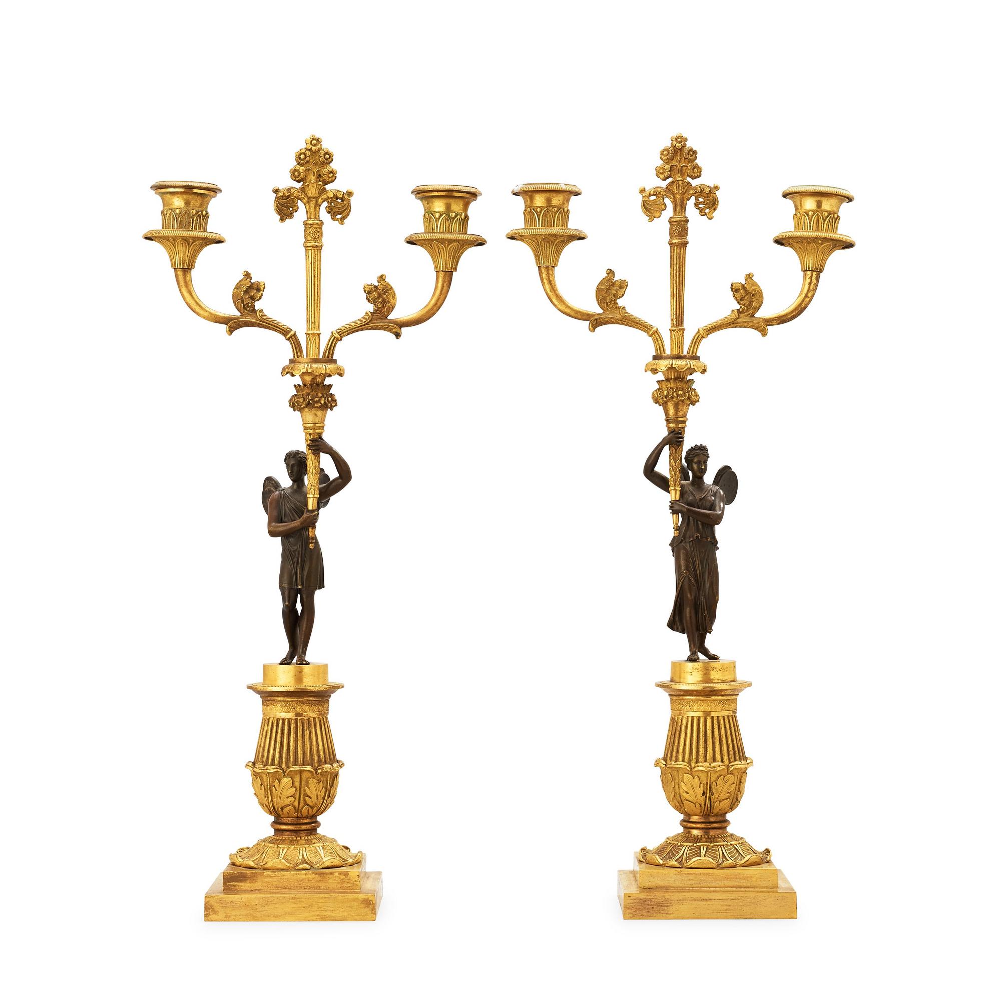 KANDELABRAR, för två ljus, ett par. Empire, 1800-talets början.