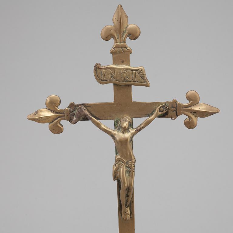 A BRONZE CRUCIFIX, 18th/19th century.