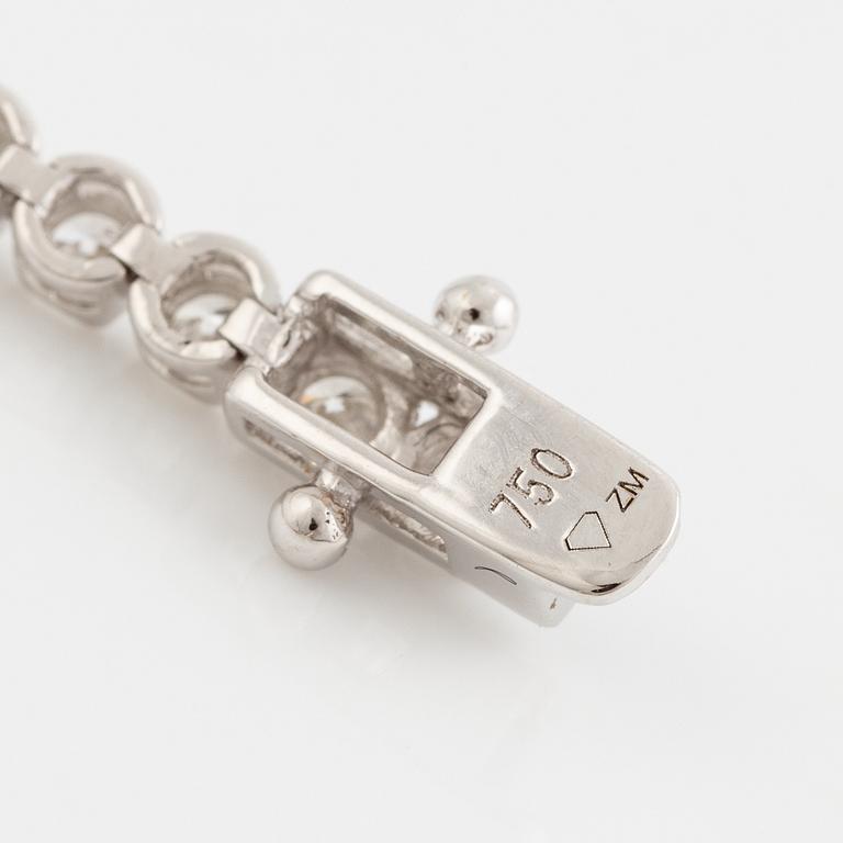 Tennis bracelet 18K white gold with brilliant-cut diamonds.