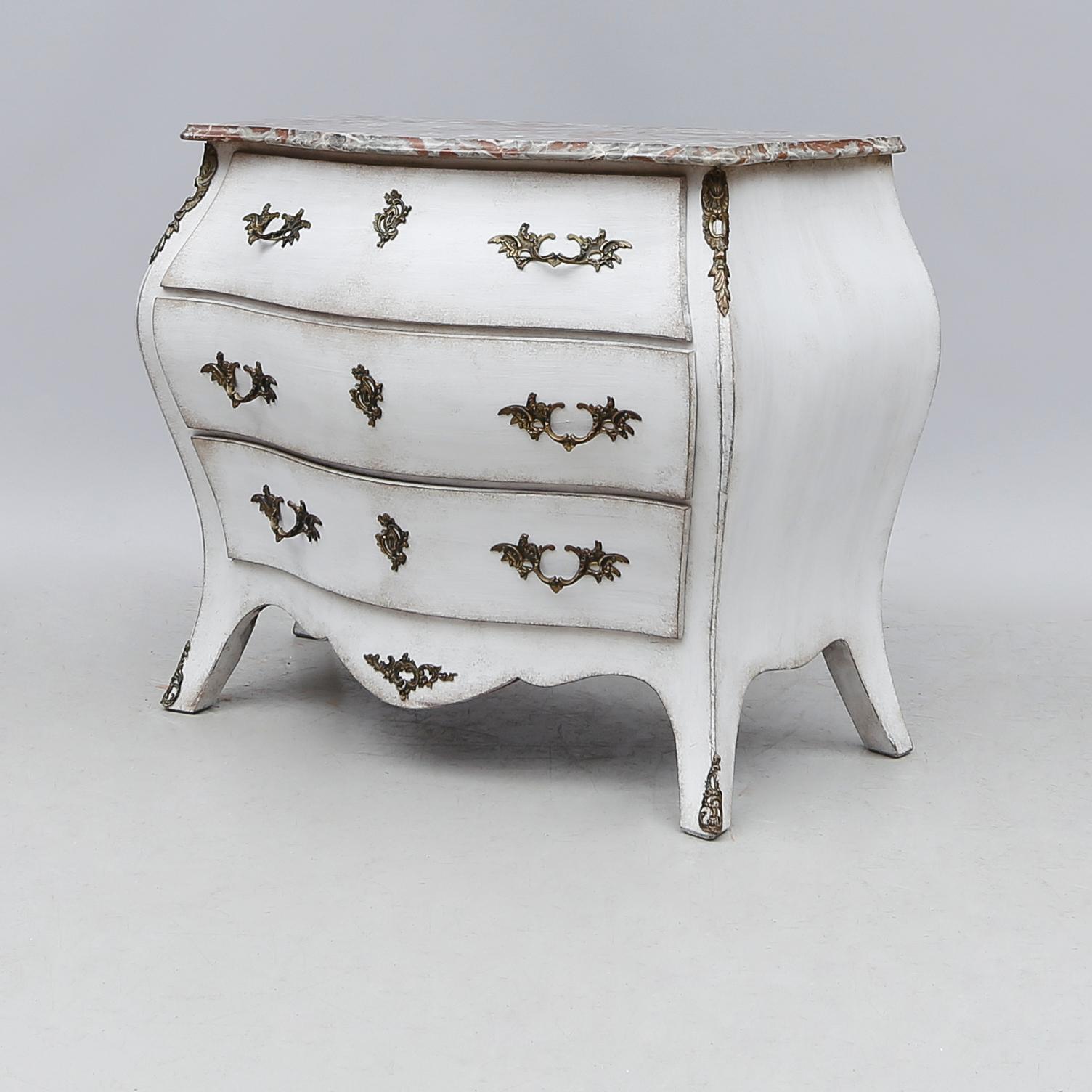 BYRÅ, rokokostil, 1900-talets andra hälft.