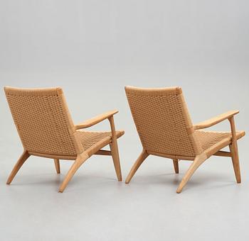 Hans J. Wegner, a pair of oak "CH-25" armchairs, Carl Hansen & Son, Denmark.