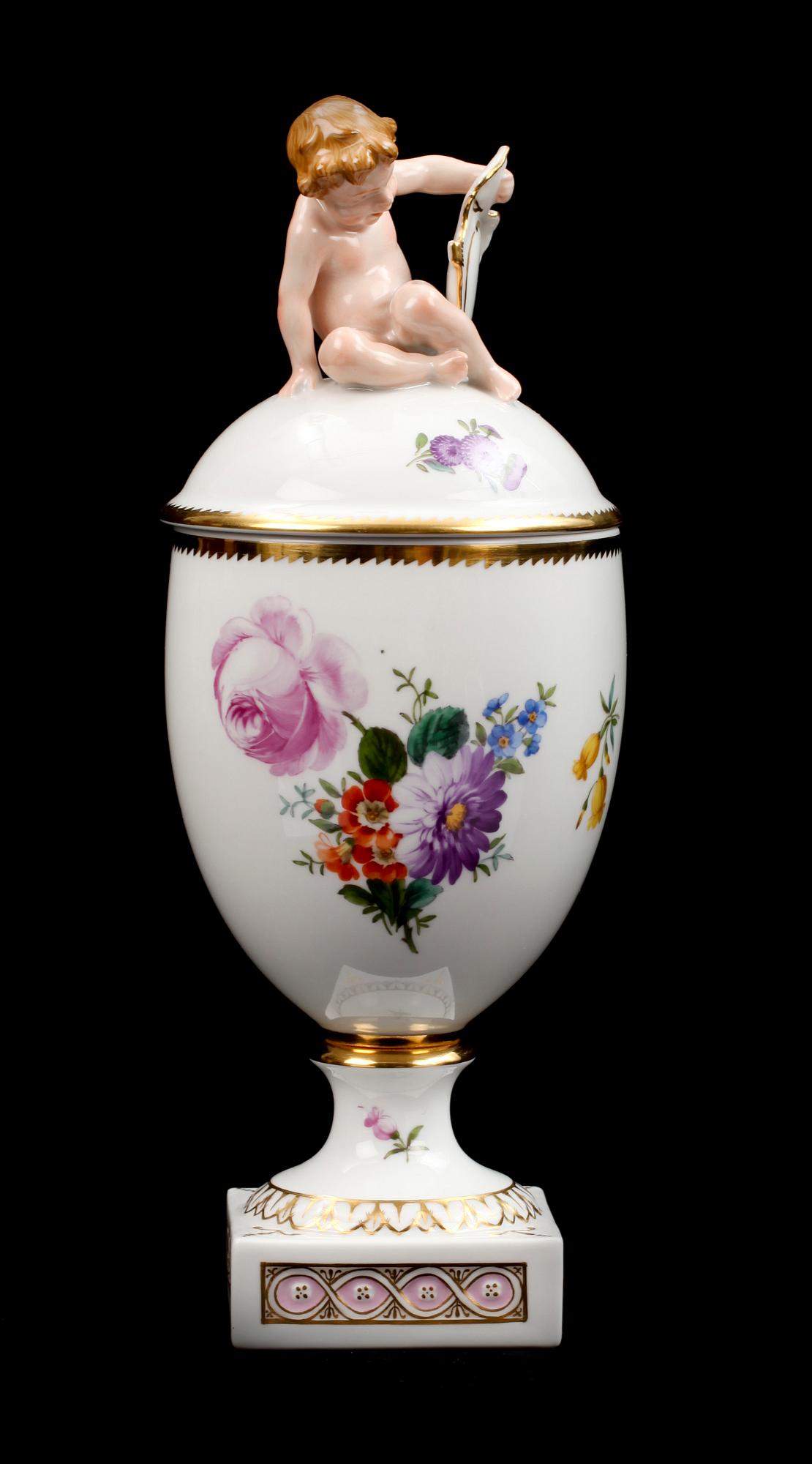 URNA MED LOCK, porslin, Royal Copenhagen, 1900-talets andra hälft.