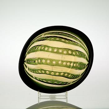 An Edvin Öhrström 'ariel' glass bowl, Orrefors 1948.