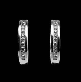 474. A PAIR OF EARRINGS, brilliant cut diamonds c. 0.40 ct. 18K white gold, weight 3,2 g.