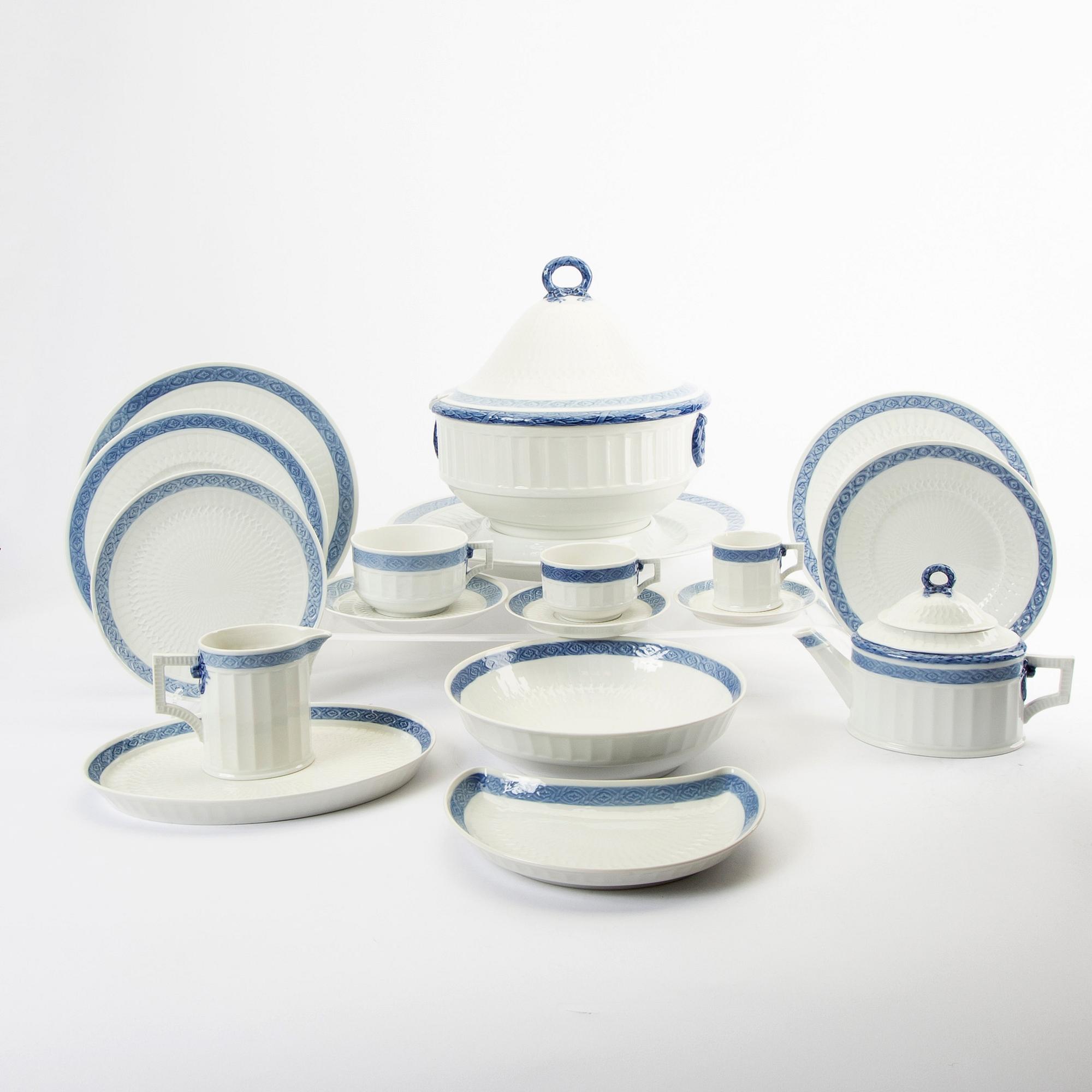 A 107 pcs "Blå vifte" dinner service Royal Copenhagen.