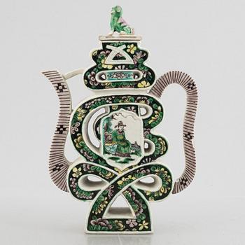 A biscuit porcelain wine pot, late Qing dynasty.