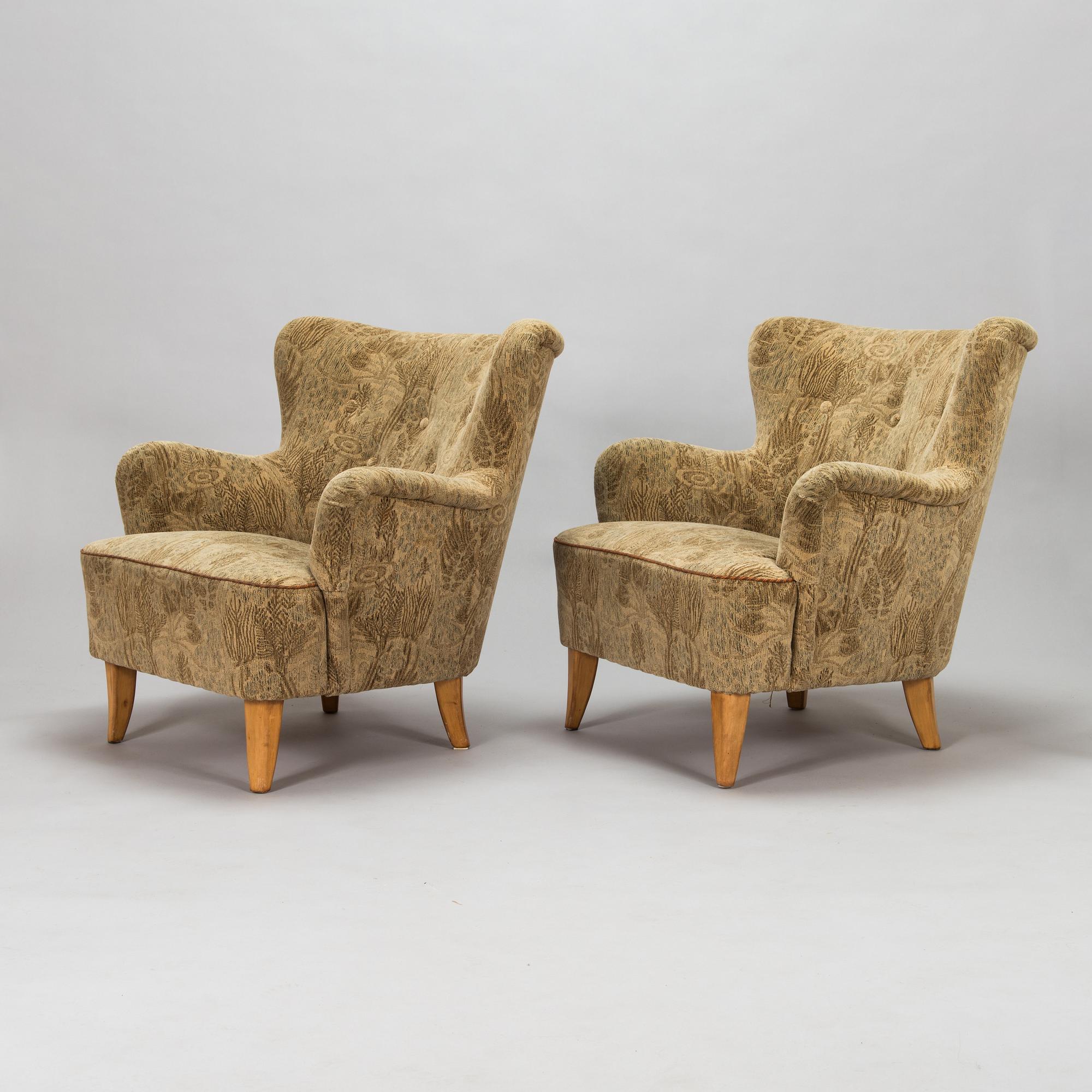 A pair of 1950s armchairs.
