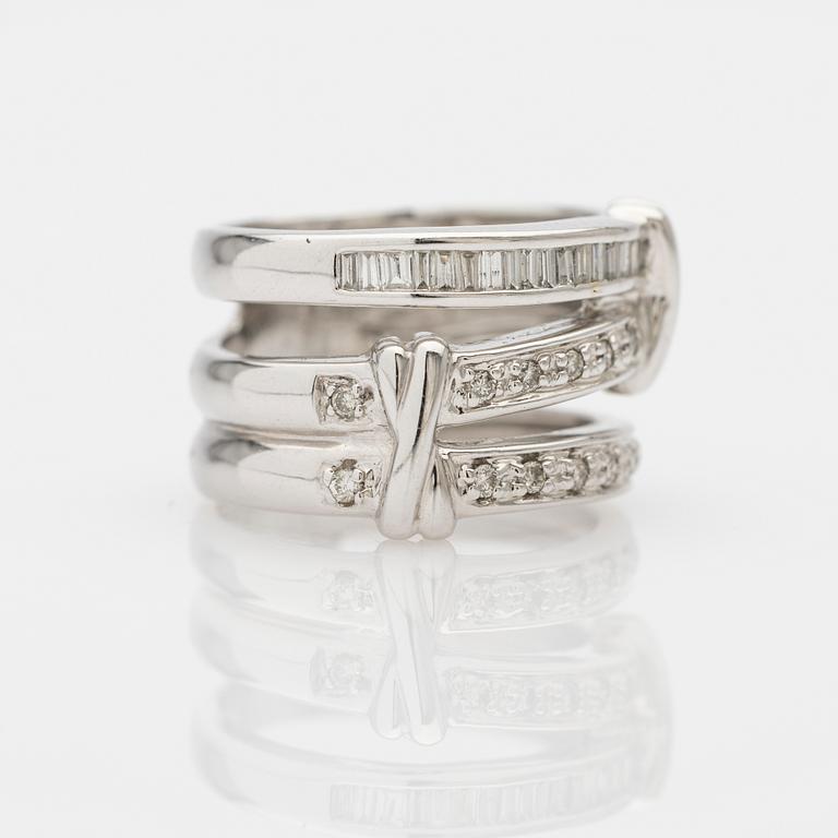 Ring, 18K white gold with diamonds.