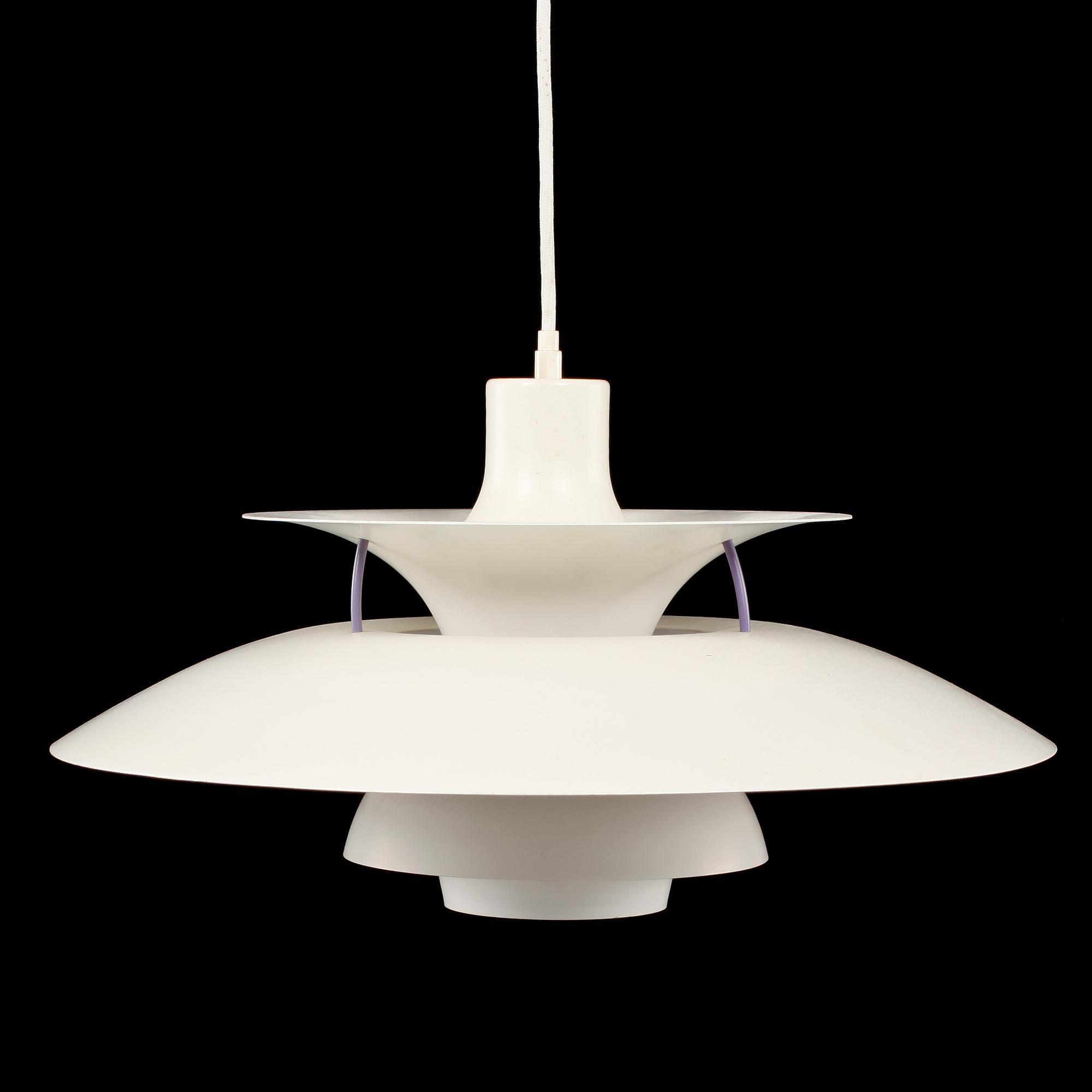 TAKLAMPA, "PH-lampa", Poul Henningsen för Louis Poulsen, Danmark, 1900-talets slut. Höjd ca 30 cm.