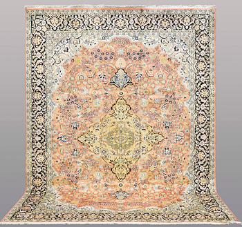 A CARPET Silk Kashmir , 339 x 244 cm.