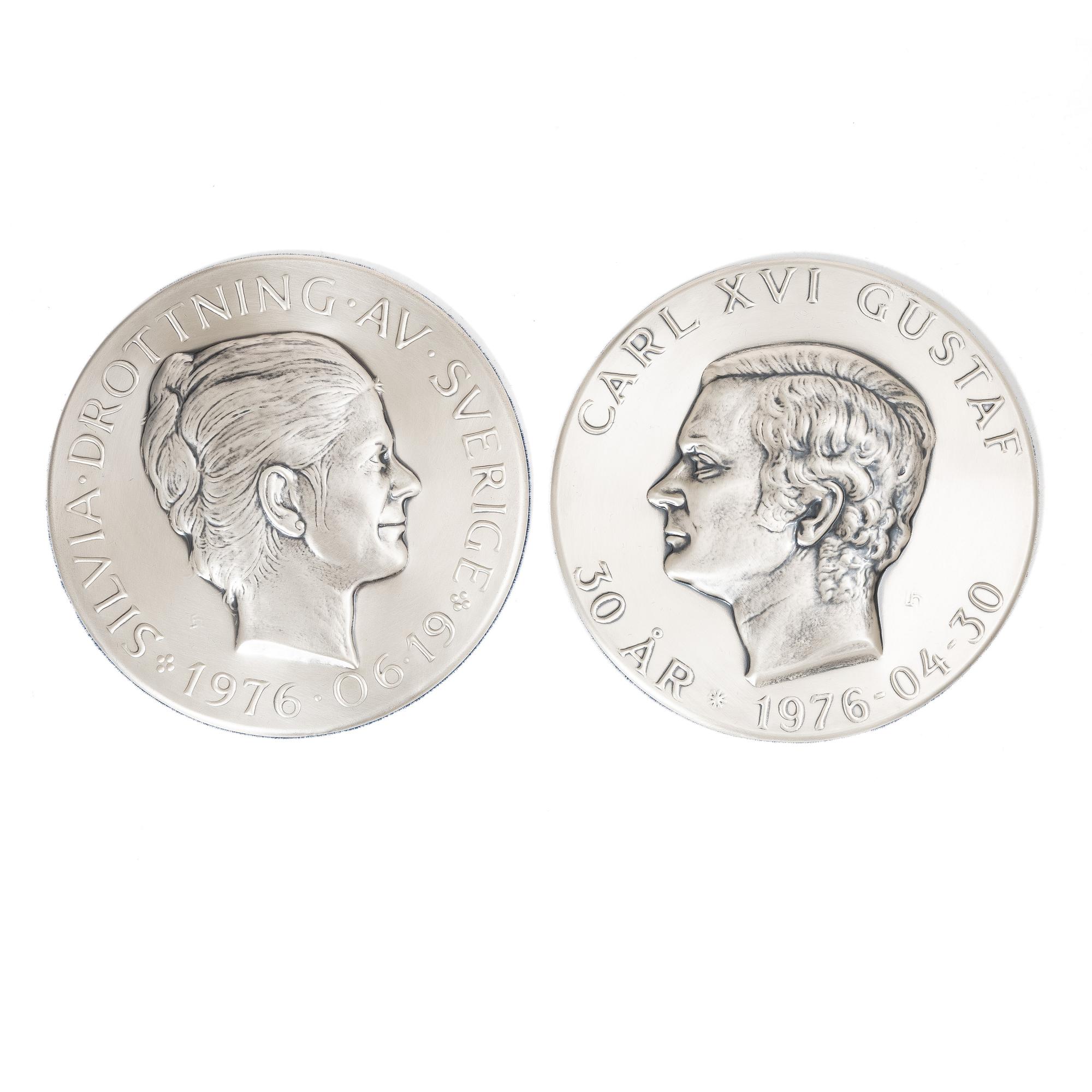 Relief, a pair, silver 999/1000, numbered 456 and 457/3000, Lagerströms Silver AB, Norrtälje 1976.