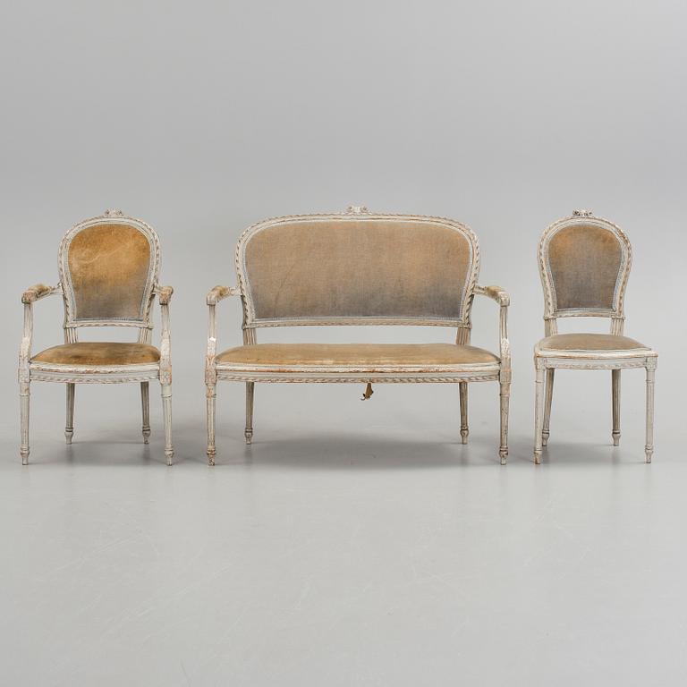 SOFFGRUPP, 3 delar, Louis XVI-stil, omkring 1900.