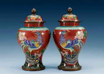 A pair of cloisonné vases with covers, late Qing dynasty. (2).