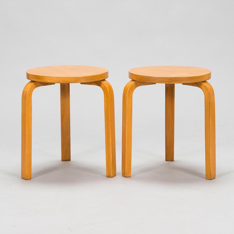 Alvar Aalto, a mid-20th century '85' table and four '60' stools for O.Y. Huonekalu-ja Rakennustyötehdas A.B.