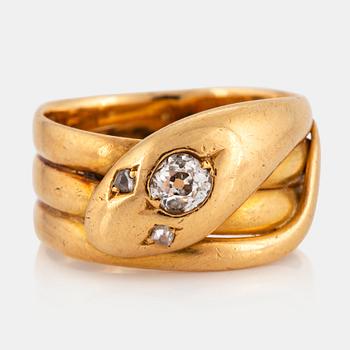 An 18K gold ring set with old- and rose-cut diamonds.