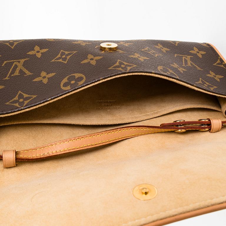 Louis Vuitton, a Monogram Canvas 'Pochette Twin GM' bag.