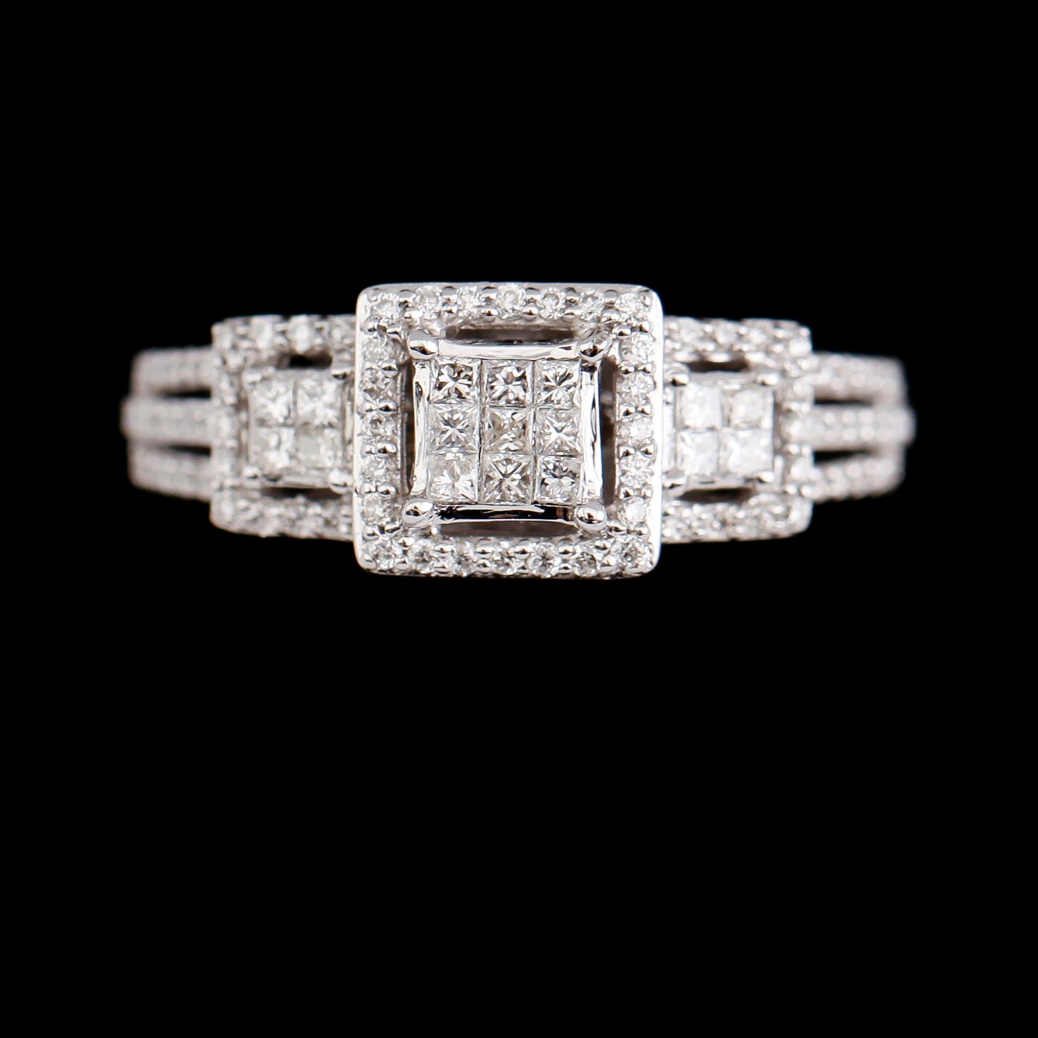 RING, 10 k vitguld, briljant och princesslipade diamanter tot ca 0.50 ct.