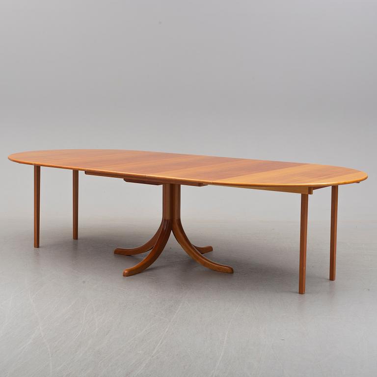 A '771' dining table by Josef Frank, Firma Svenskt Tenn.