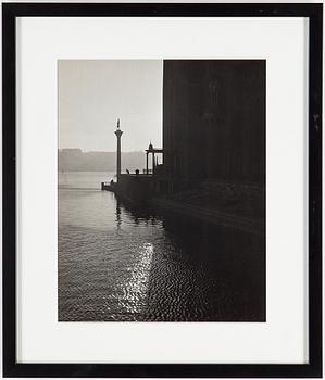 ÅKE LANGE, fotografi, vintage, "Stadshuset", 1951, stämpelsignerad a tergo.