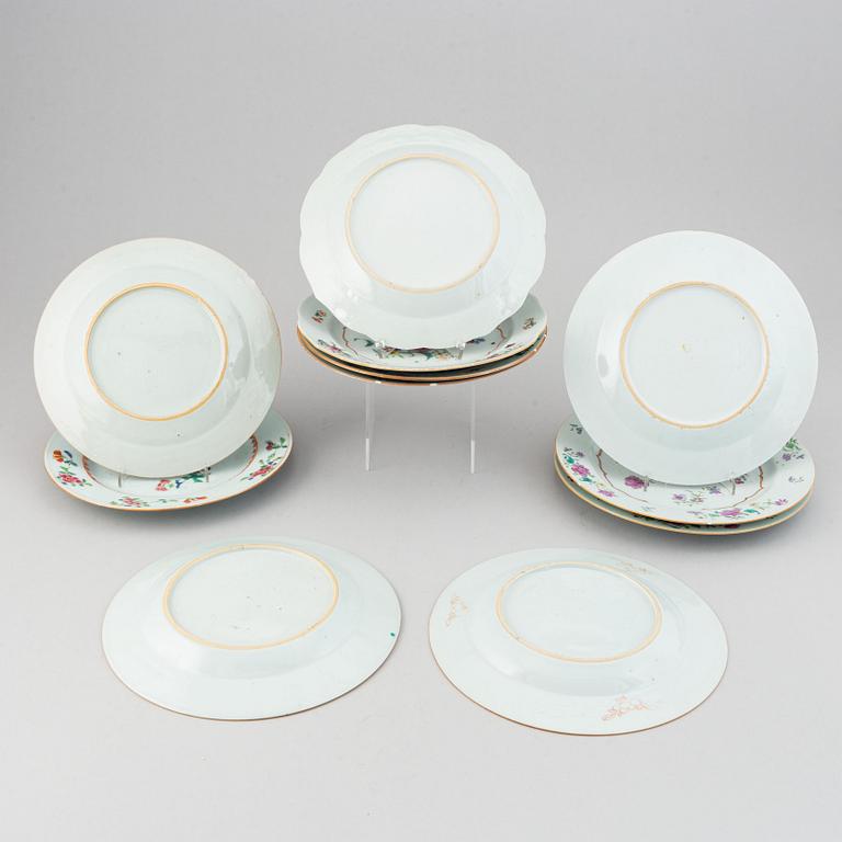 Tallrikar, flata, 11 st, snarlika, kompaniporslin. Qingdynastin, Qianlong (1736-95).