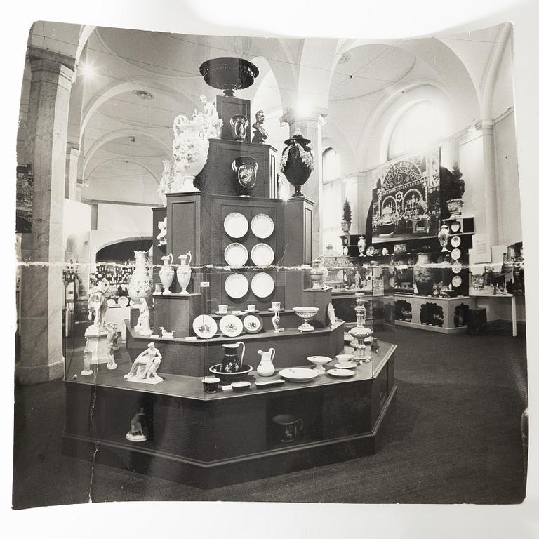 A large Swedish porcelain urn, Gustavsberg, 1866.