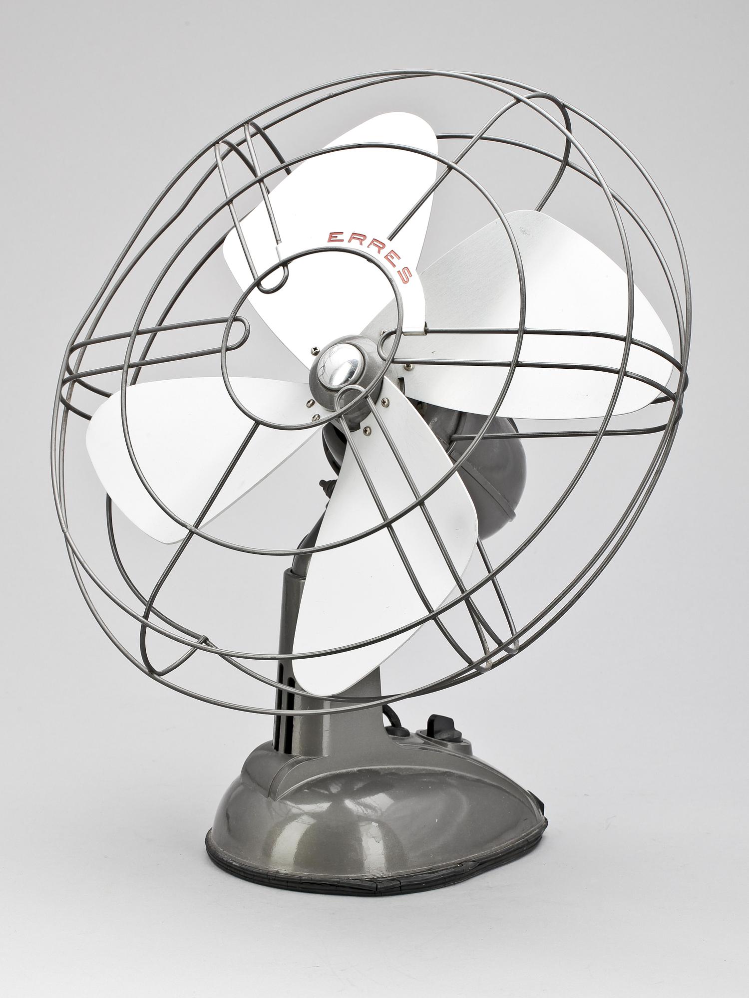 BORDSFLÄKT, metall, Erres, Holland, 1900-talets mitt. Etikettmärkt undertill.