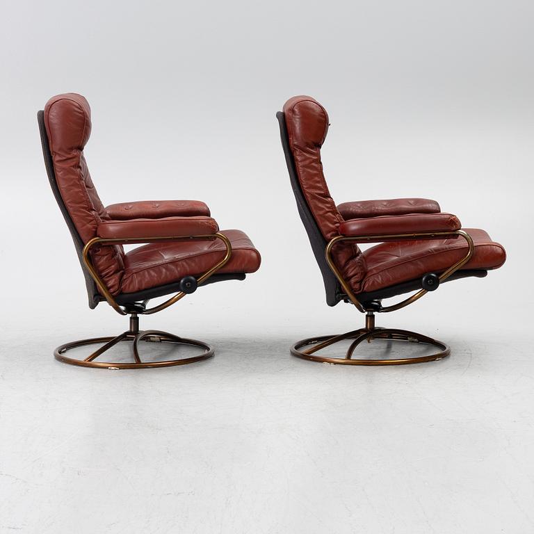 Fåtöljer, ett par, med fotpall, 1970-tal.