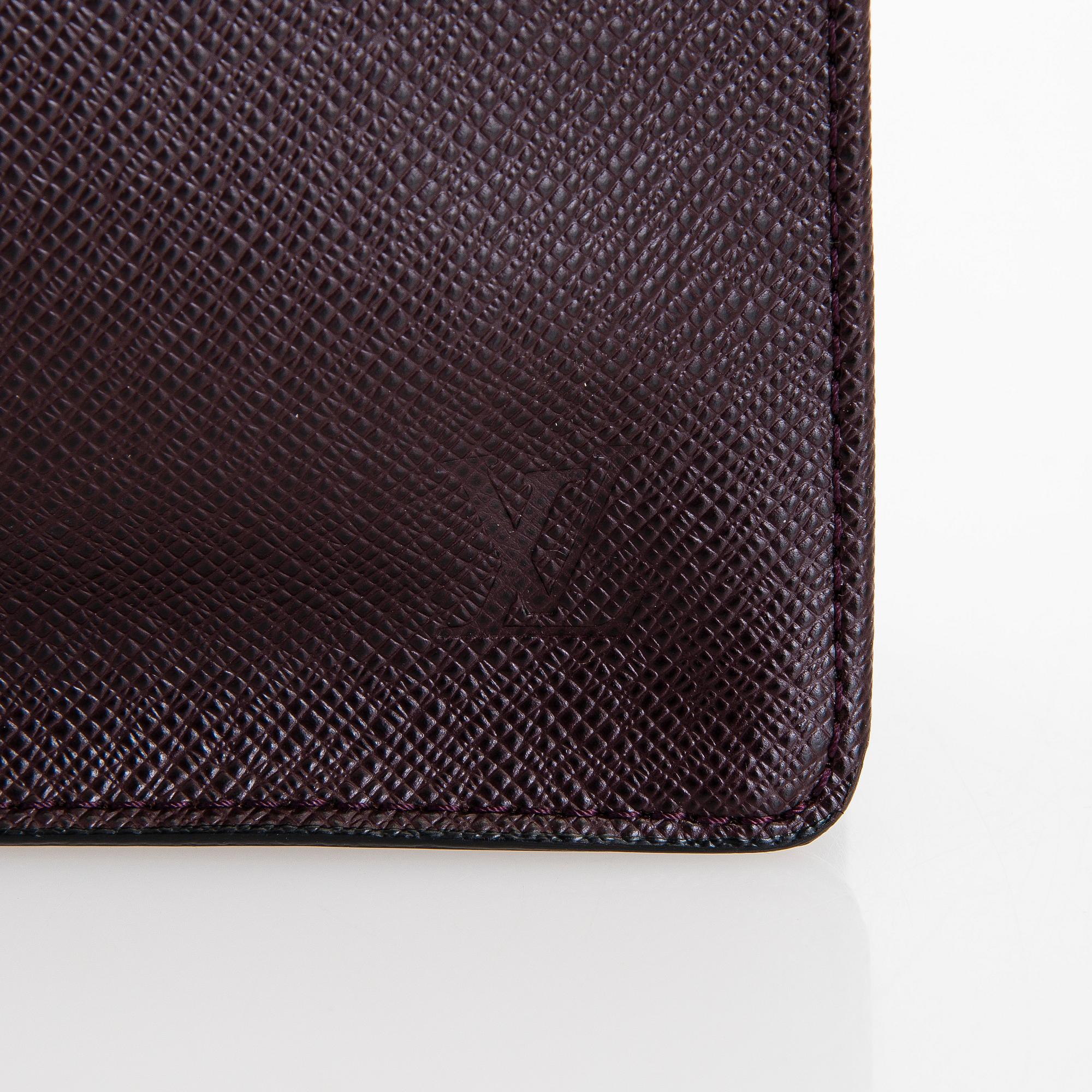 Louis Vuitton, "Taiga Porte Documents Angara", salkku.