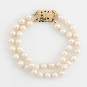 Cultured pearl bracelet, clasp 18K gold with rubies and eight cut diamonds.
