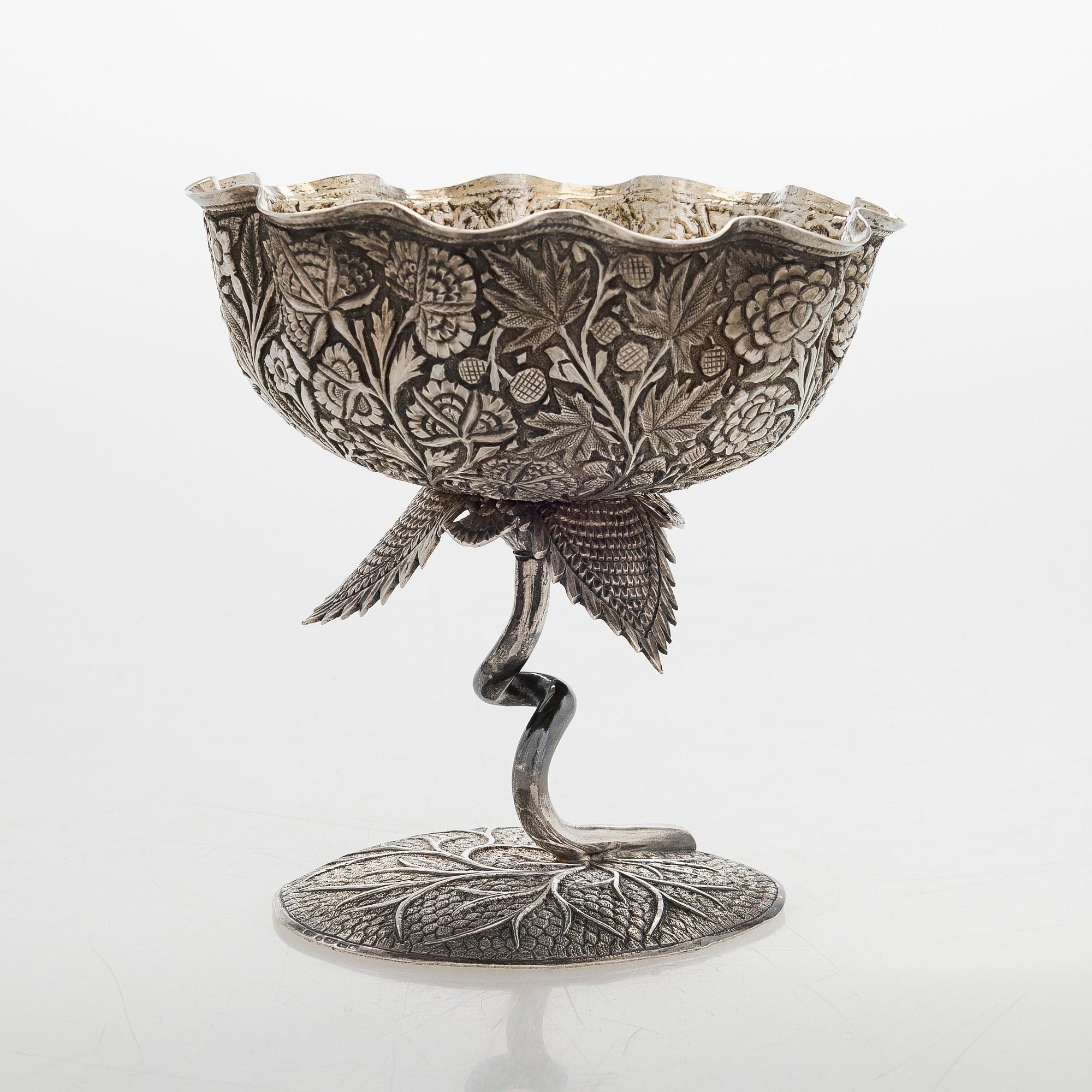 Jalallinen makeismalja, hopeaa, todenn. 1900-luvun puoliväli.