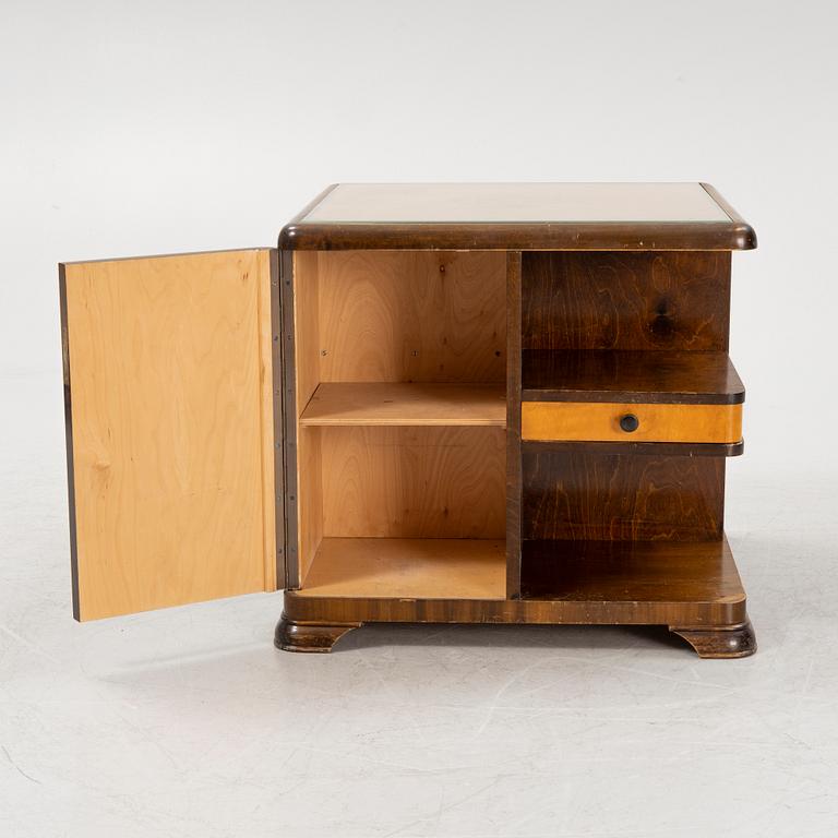 A birch wood veneered side table, 1930's/40's.