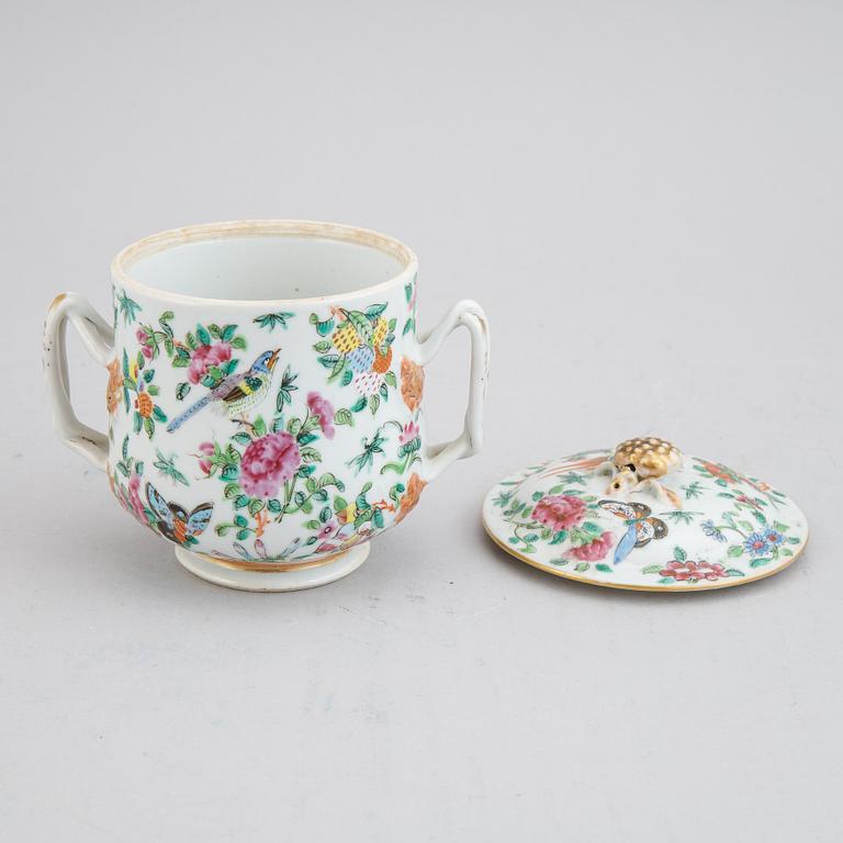 13 famille rose Canton porcelain objects, Qing dynasty, late 19th century.