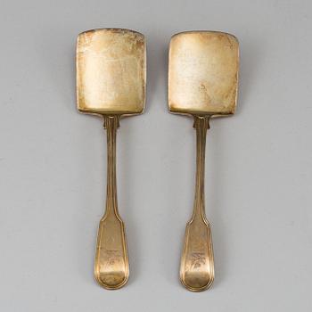 A pair of English early 19th century silver-gilt sandwich-slicers/spoons, marked George Sellers, London 1806.