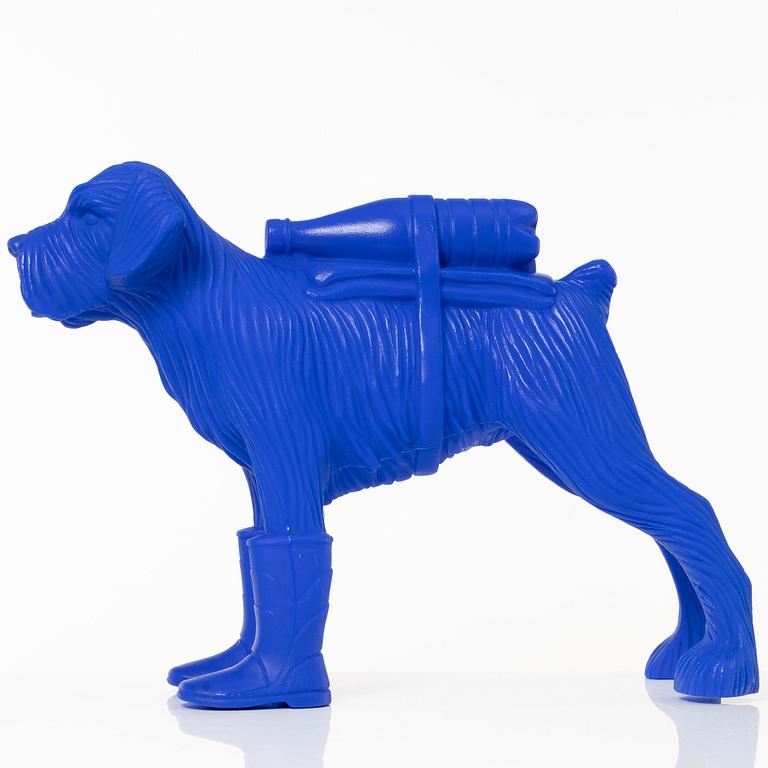 William Sweetlove, "Cloned Schnauzer with water bottle". (Blue).