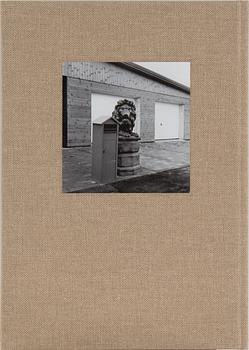 Gerry Johansson, silvergelatinfotografi + bok, bok signerad, daterad 2007, numrerad 3/25.