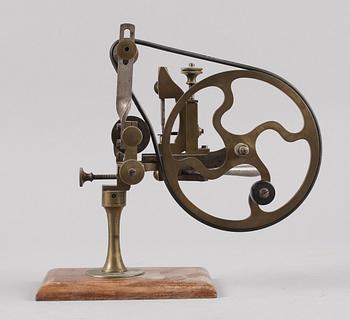 URMAKARSVARV, mässing och trä, omkring 1900.