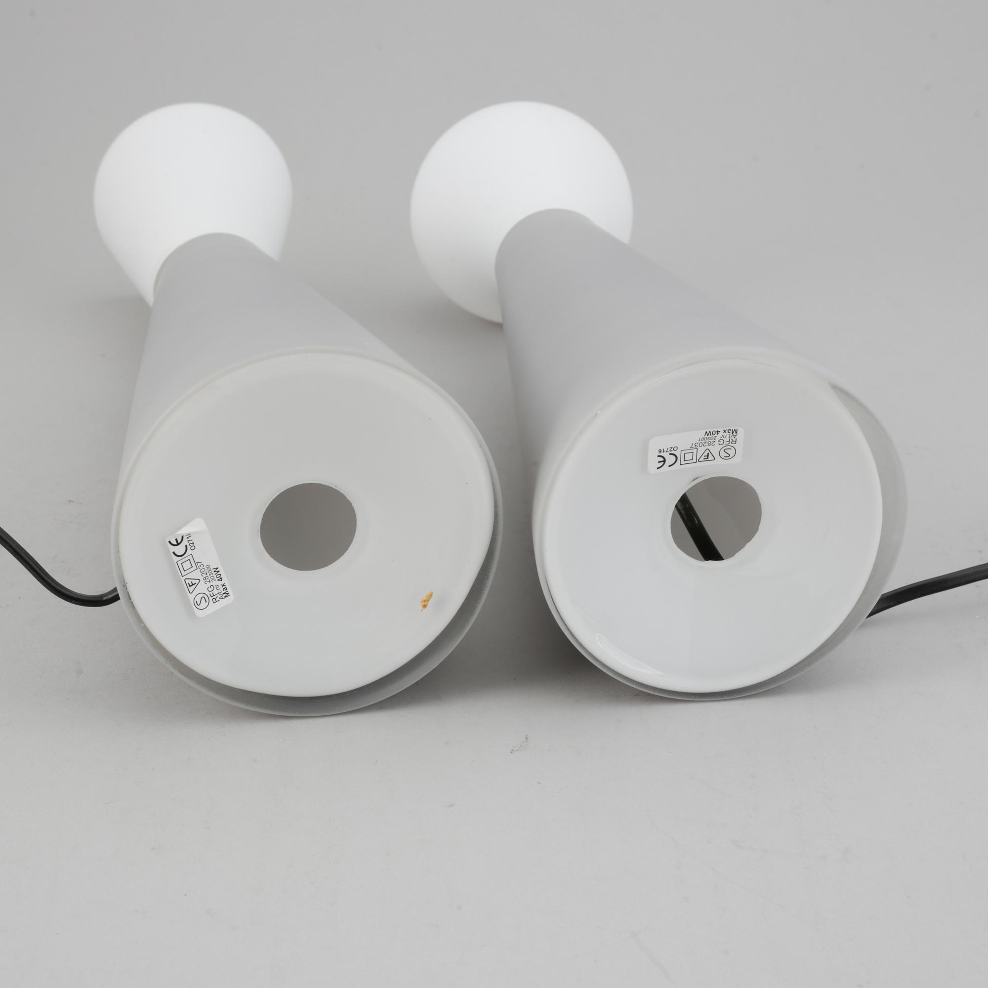 Klas Göran Tinbäck, a pair of glass table lights.