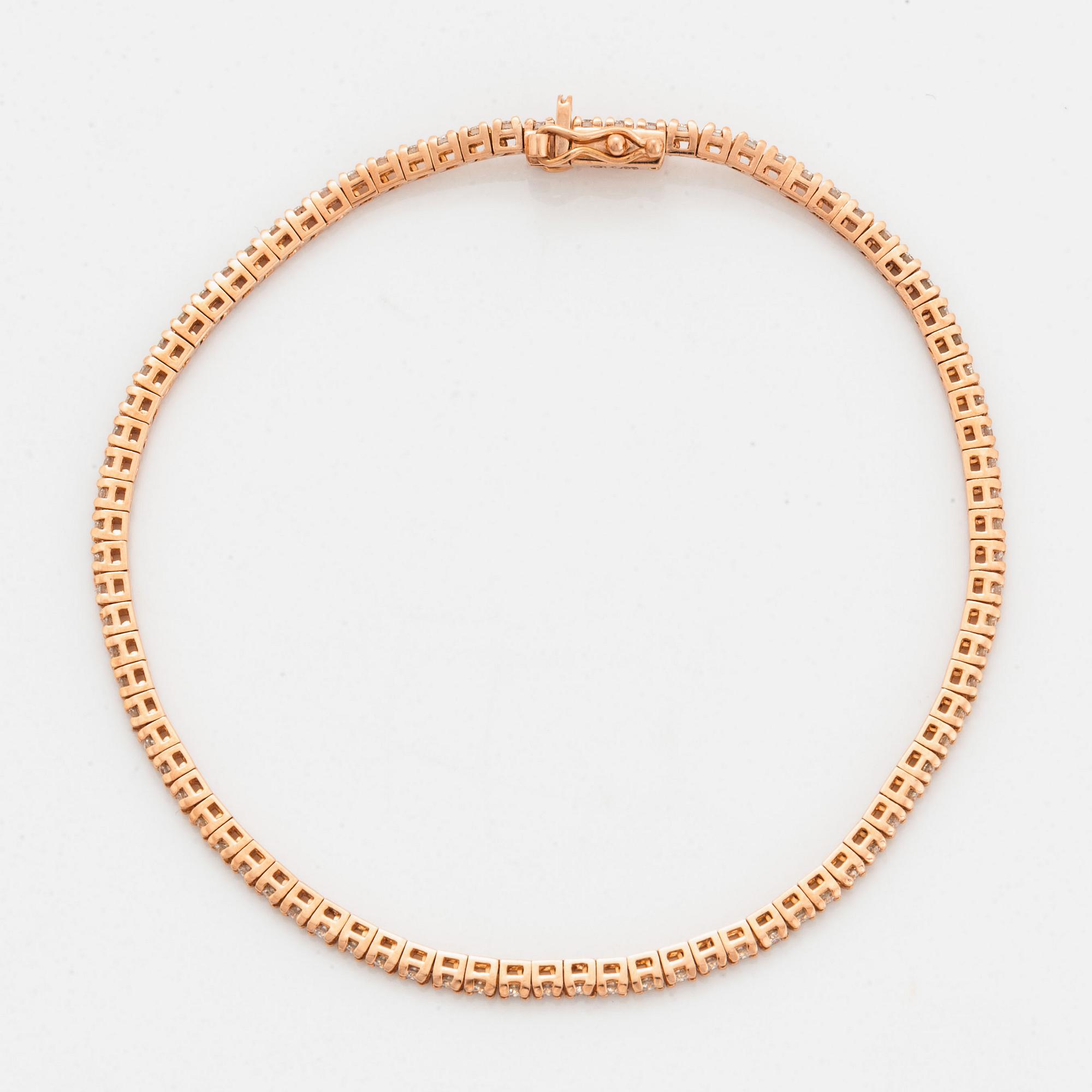 Brilliant-cut diamond bracelet.