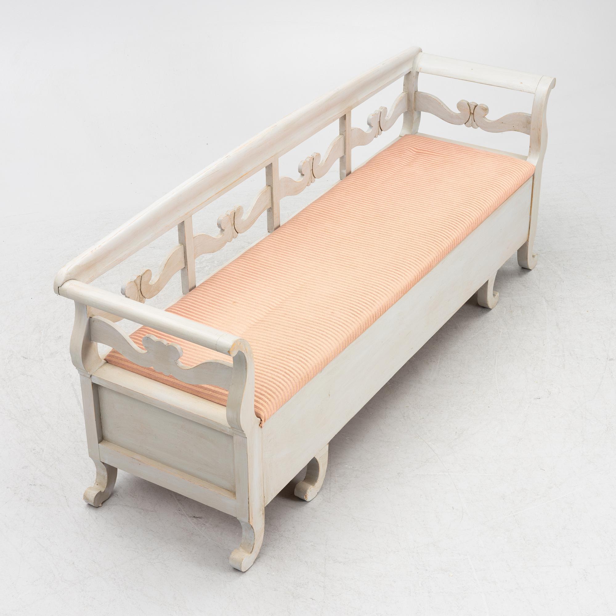 Soffa, sent 1800-talets mitt.