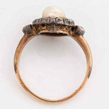 Pearl and rose cut diamond ring.