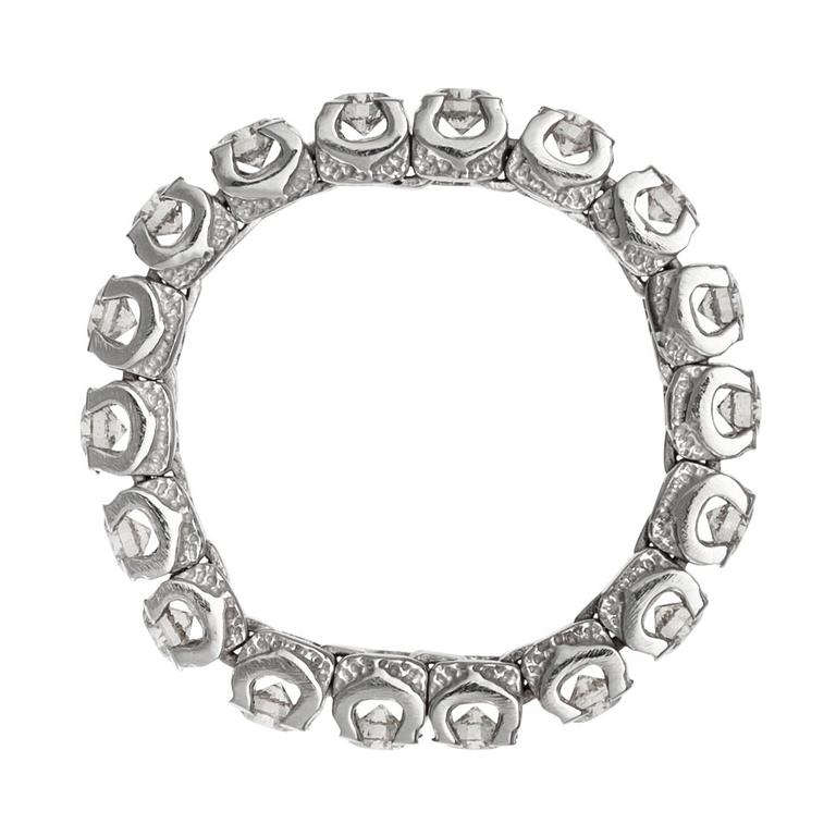 KEDJERING, 14K vitguld. Briljantslipade diamanter ca 1.10 ct. Storlek 17,5. Vikt 4,3 g.