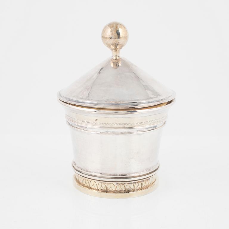 Eric Löfman,  a silver bonbonnière, mark of MGAB, Uppsala 1983. No. 7 out of 10.