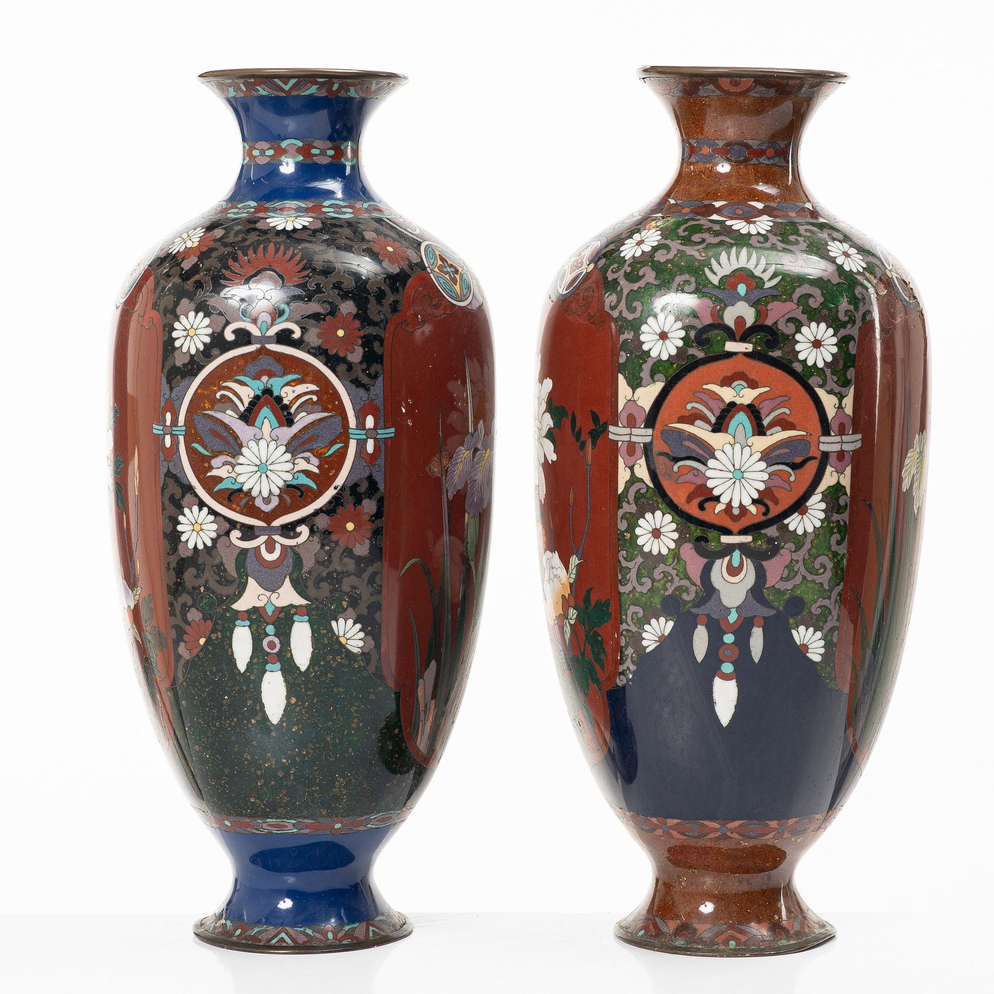 Two similar cloisonné vases, Japan, Meiji (1868-1912).